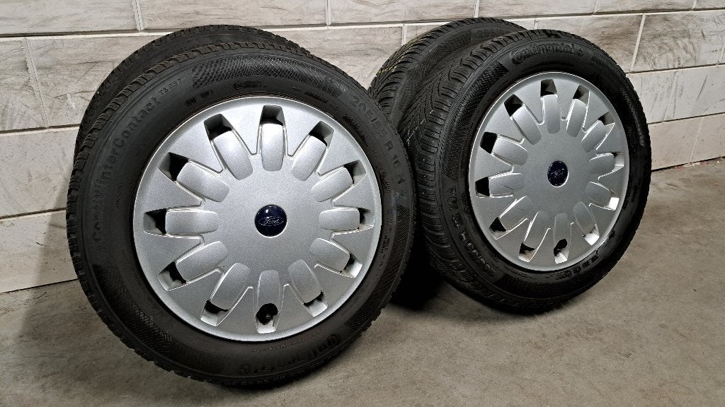 Winterbanden Focus Mondeo C-Max V50 V40 S40 X-type 205/55/16, Auto-onderdelen, Gebruikt, 16 inch, Banden en Velgen, Personenwagen