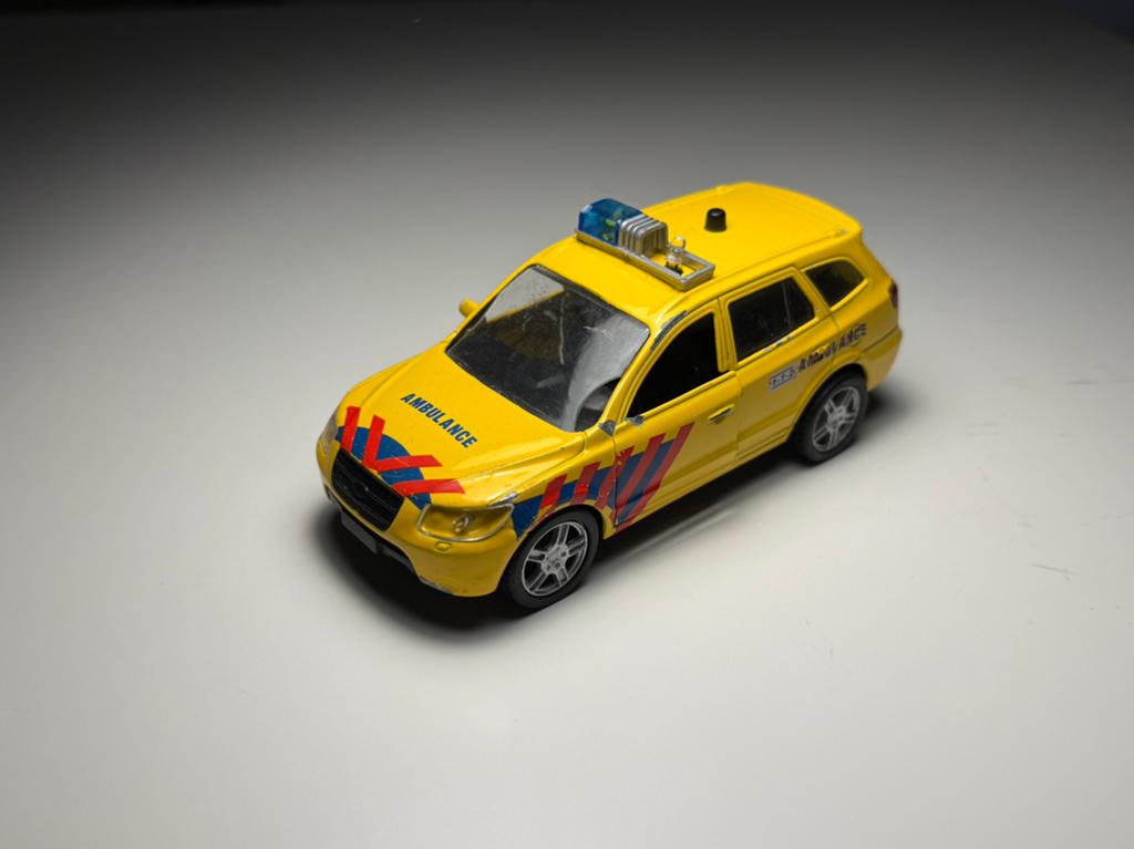 Merkloos - Hyundai Santa Fe Ambulance - Schaal 1:32, Hobby en Vrije tijd, Modelauto's | 1:32, Verzenden, Gebruikt, Auto, Overige merken