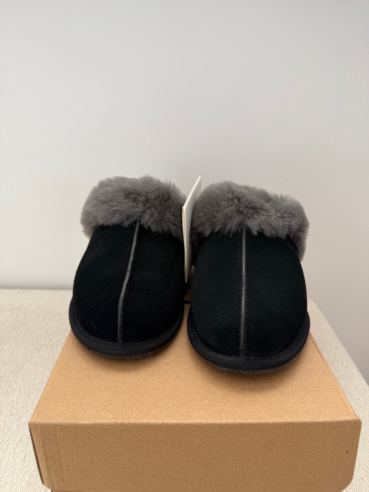Uggs pantoffels nieuw!!, Kleding | Dames, Schoenen, Ophalen, Zwart, Nieuw, Pantoffels of Sloffen