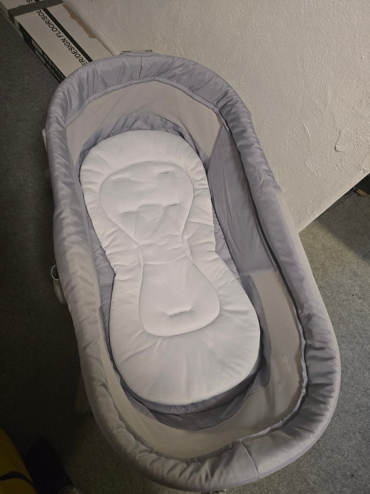 Chicco Hug 4-in-1: Reiswieg, Wieg, Eetstoel - Nieuwstaat, Kinderen en Baby's, Babywiegjes en Ledikanten, Ophalen, Nieuw, Reisbedje