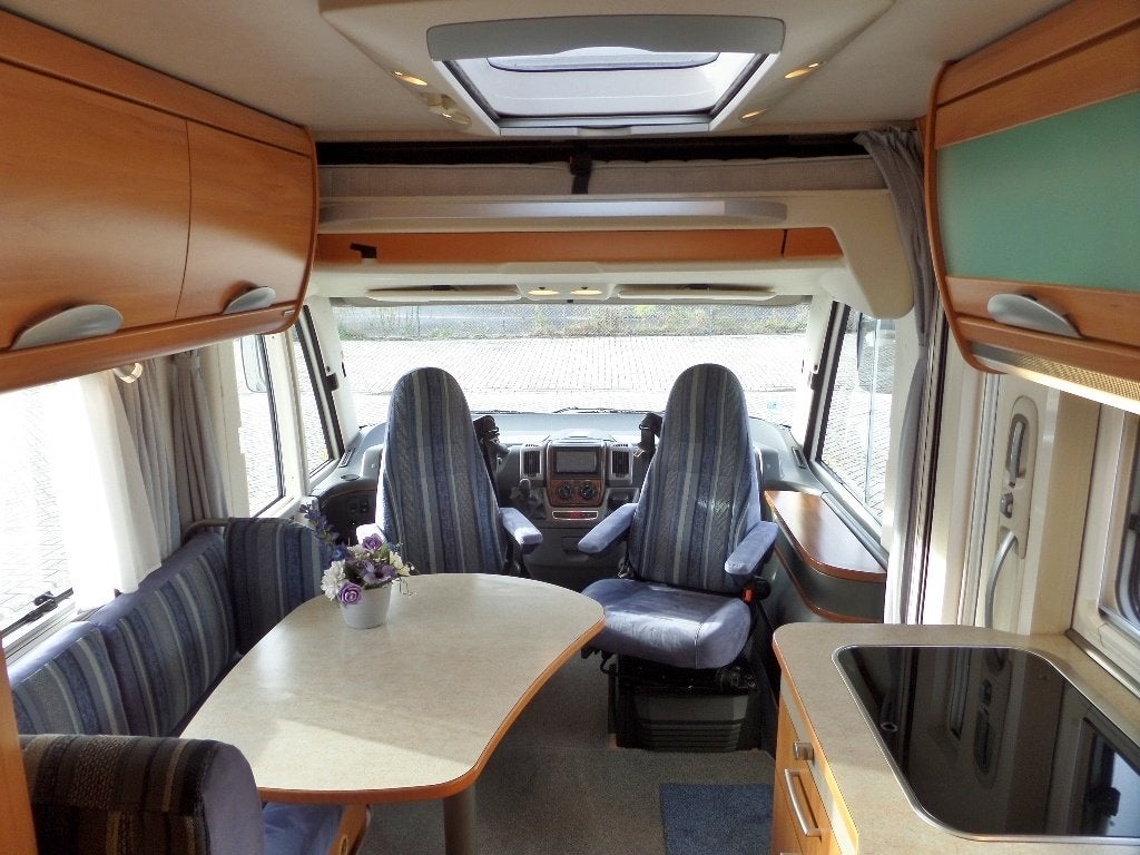 Foto 11 van Hymer B 614 SL Integraal camper