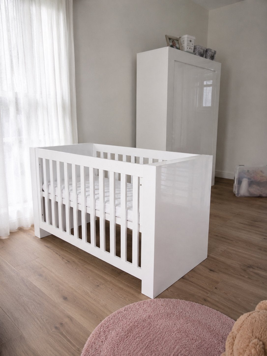 Kidsmill Ledikant 60x120 Hoogglans Wit | compleet met Matras, Ophalen, Zo goed als nieuw, Jongetje of Meisje