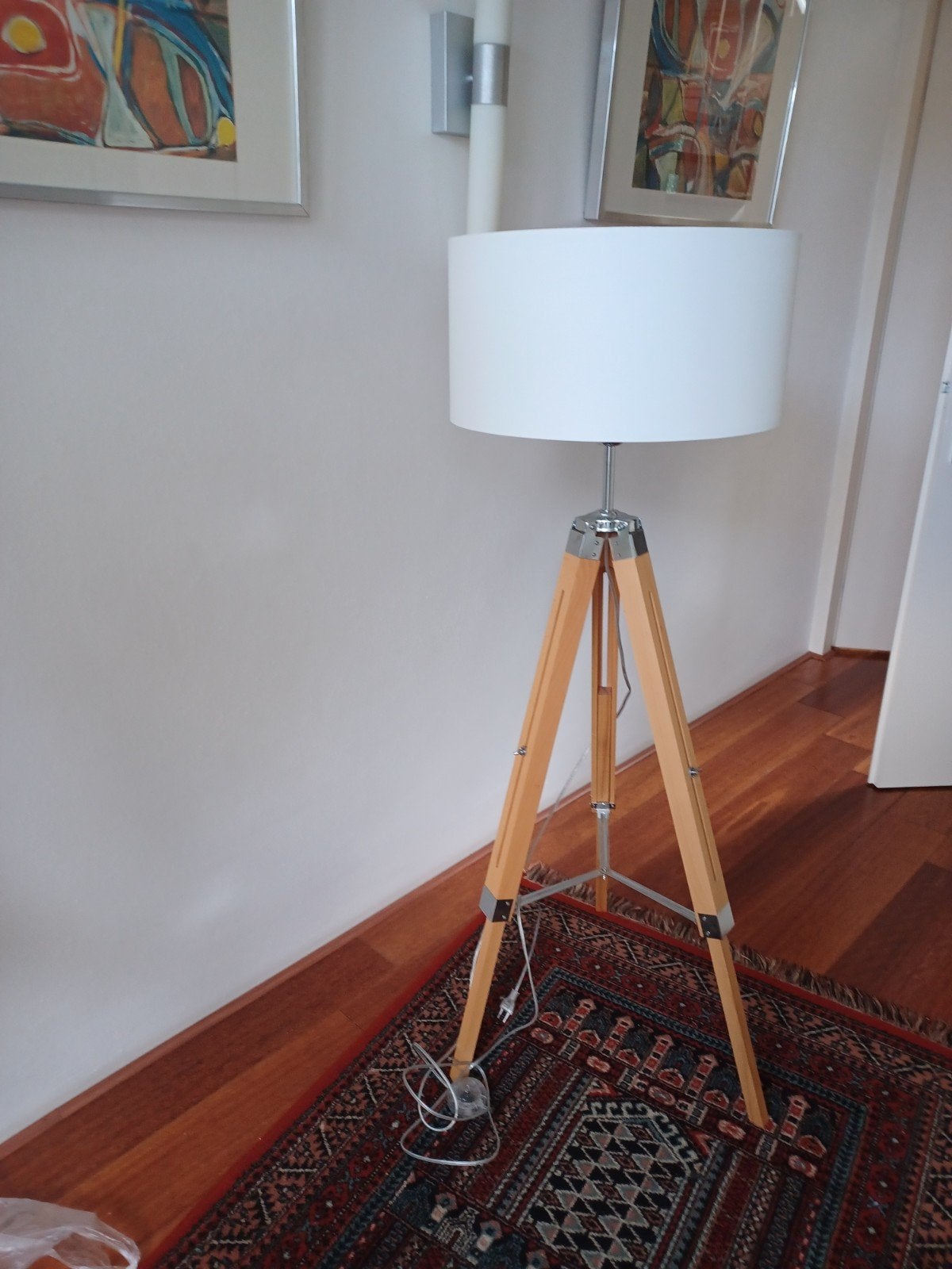 Stijlvolle driepoot vloerlamp met witte kap, Ophalen, Modern, Industrieel, E27 (groot), Zo goed als nieuw