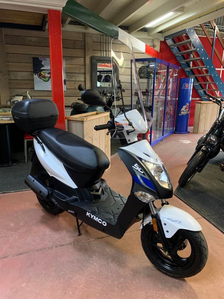 Gebro scooters : Kymco agility 45KM BROM BJ2018, Fietsen en Brommers, Scooters | Kymco, Zo goed als nieuw, Agility, Maximaal 45 km/u