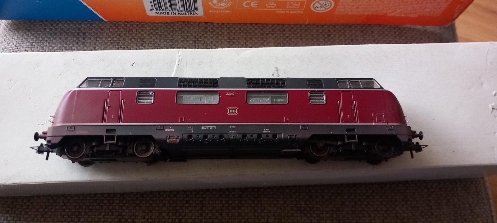 Te koop zware roco diesel lok  DB 220 011- 1 ho Gelijkstroom, Hobby en Vrije tijd, Verzenden, Zo goed als nieuw, Roco, Analoog