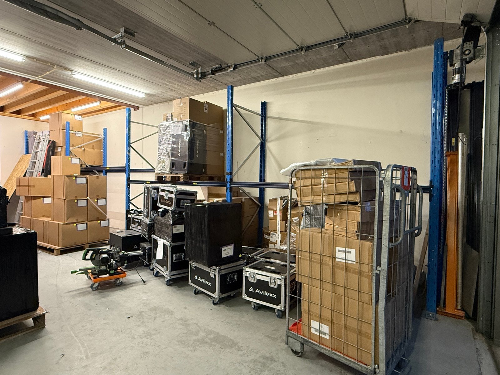 Pallet stelling ongever 30m en 3m hoog, Ophalen