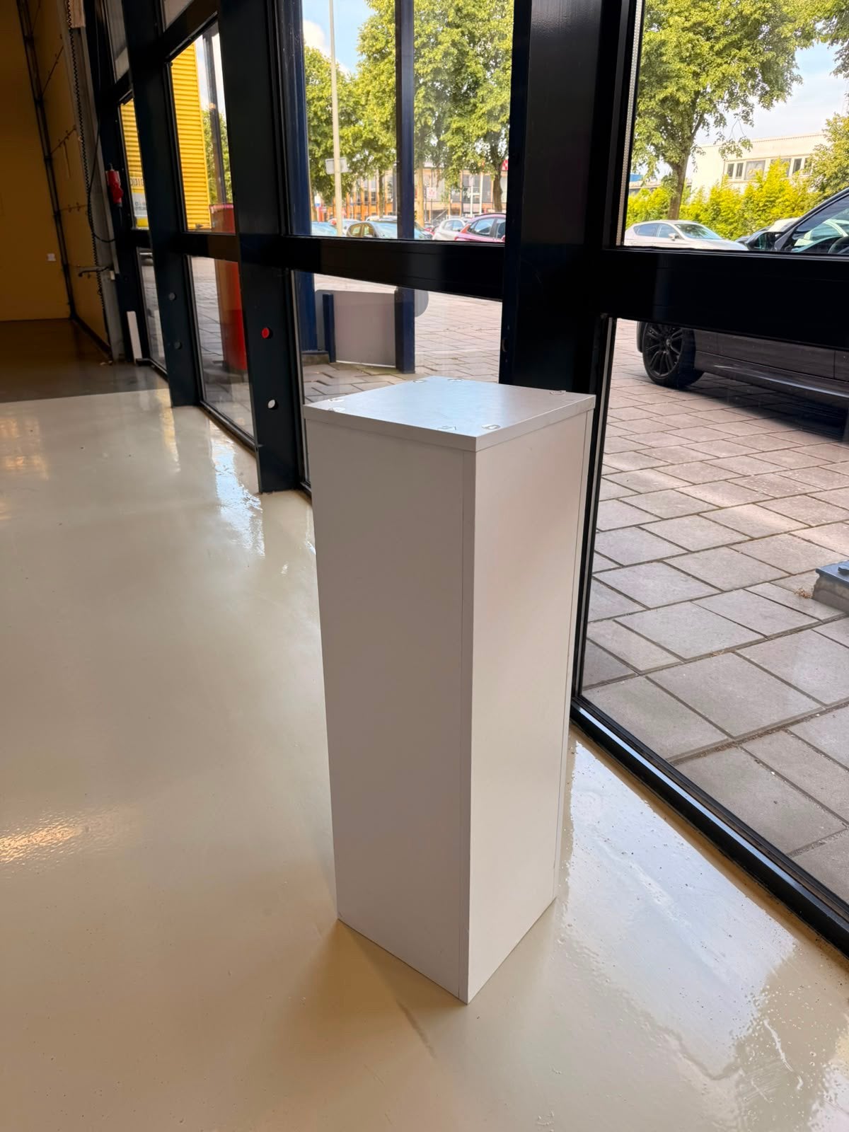 White display stands, Ophalen, Zo goed als nieuw