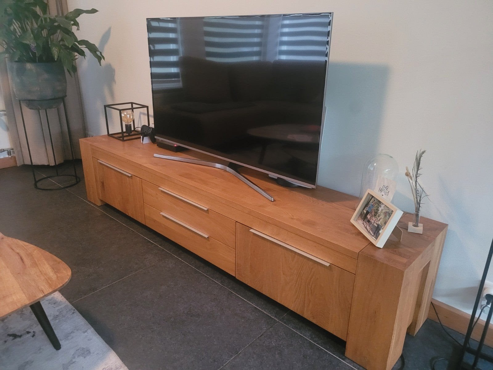 Goossens Quint massief eiken tv-meubel, Ophalen, 150 tot 200 cm, Eikenhout, Zo goed als nieuw
