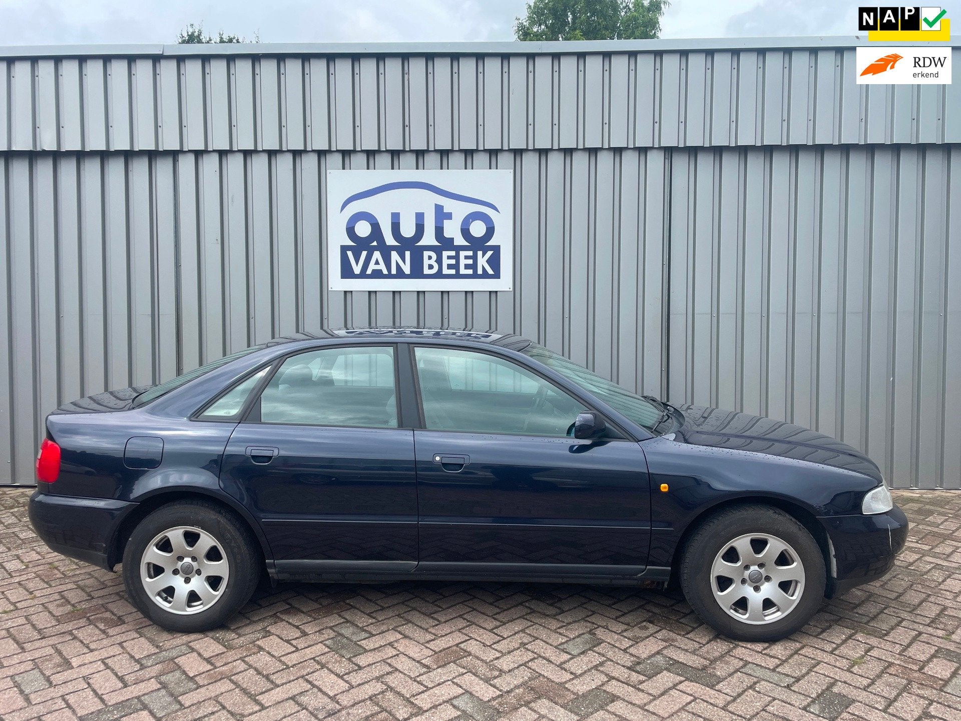 Audi A4 Limousine 1.6 C Comfort, Auto's, Audi, 1160 kg, Gebruikt, 4 cilinders, Blauw
