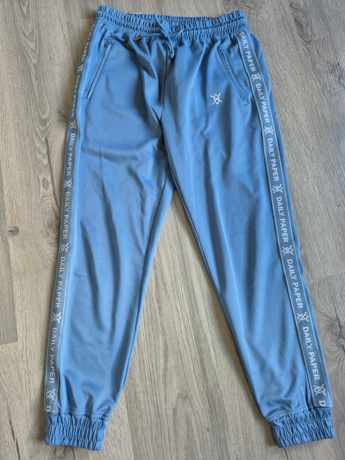 Daily Paper joggingbroek maat M lichtblauw, Ophalen of Verzenden, Daily Paper, Gedragen, Maat 48/50 (M)