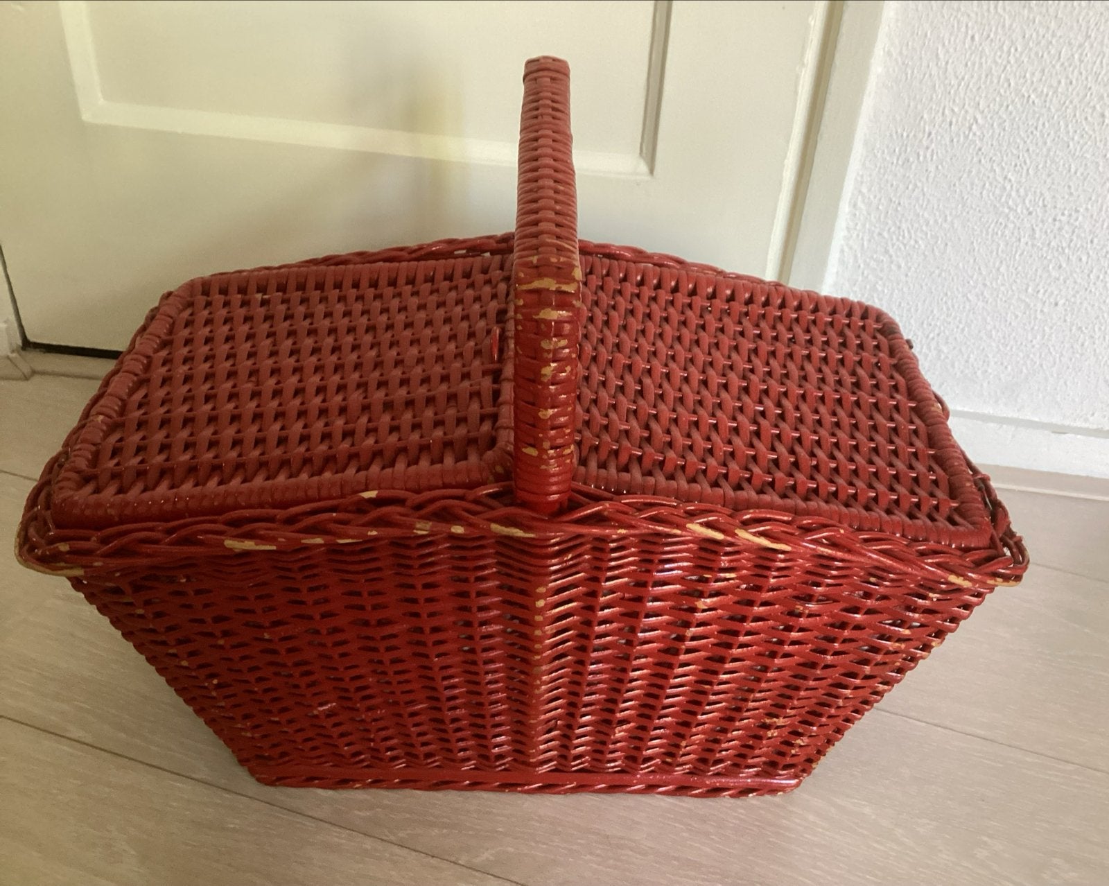 Vintage rieten picknickmand - Rood geruit interieur, Hobby en Vrije tijd, Ophalen of Verzenden, Gebruikt, Zonder inhoud