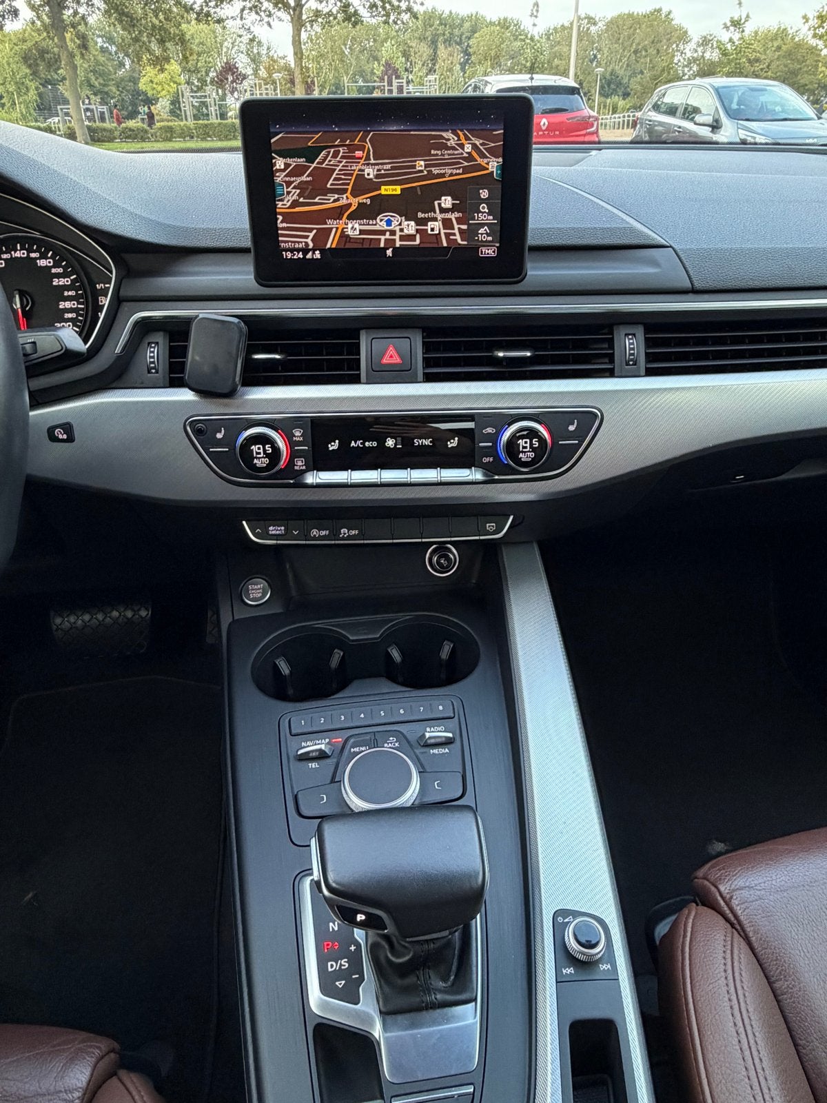 Foto 11 van Audi A4 35 Tfsi 150pk S Tronic 2019 Grijs