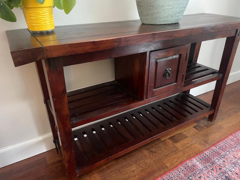 Teakhouten sidetable met opbergruimte, Huis en Inrichting, Tafels | Sidetables, Ophalen, Gebruikt, 100 tot 150 cm, Teakhout