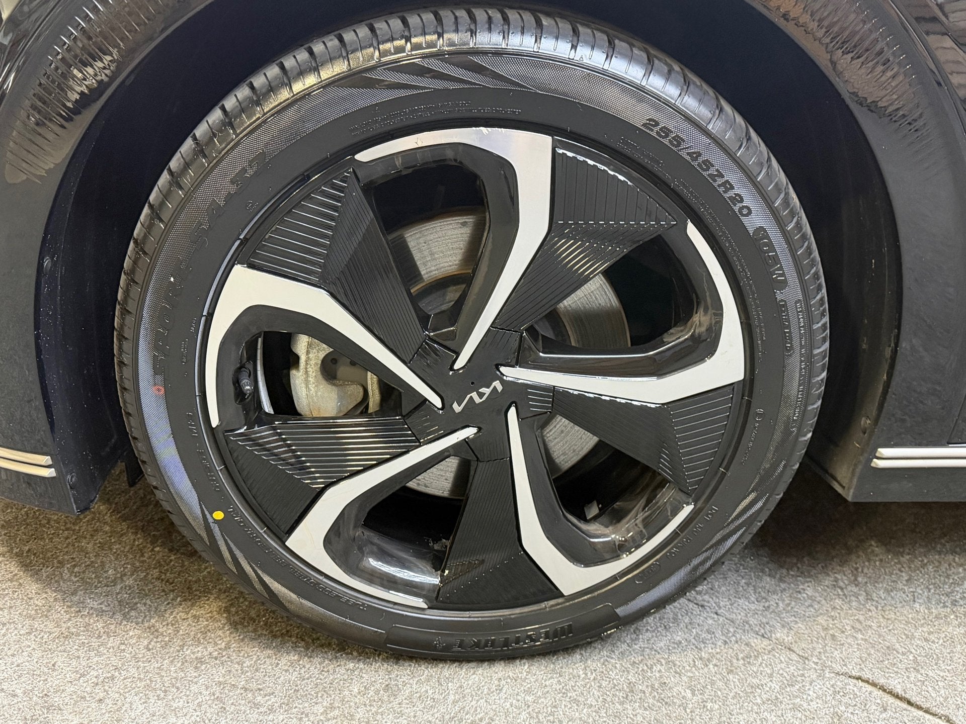 Kia EV6 Plus Advanced AWD 77.4 kWh, Leder, 20"LM, Pano, adap, Auto's, Automaat, Dealer onderhouden, Gebruikt, Zwart
