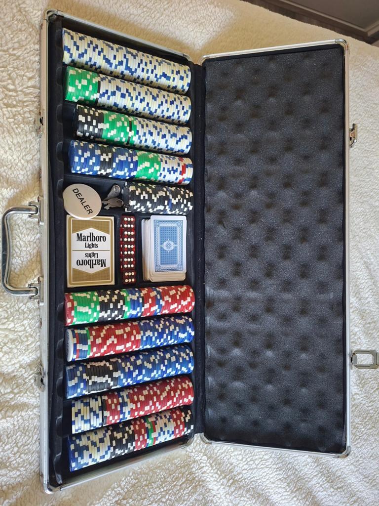 Pokerset in aluminium koffer met 500 chips, Hobby en Vrije tijd, Gezelschapsspellen | Kaartspellen, Vijf spelers of meer, Ophalen