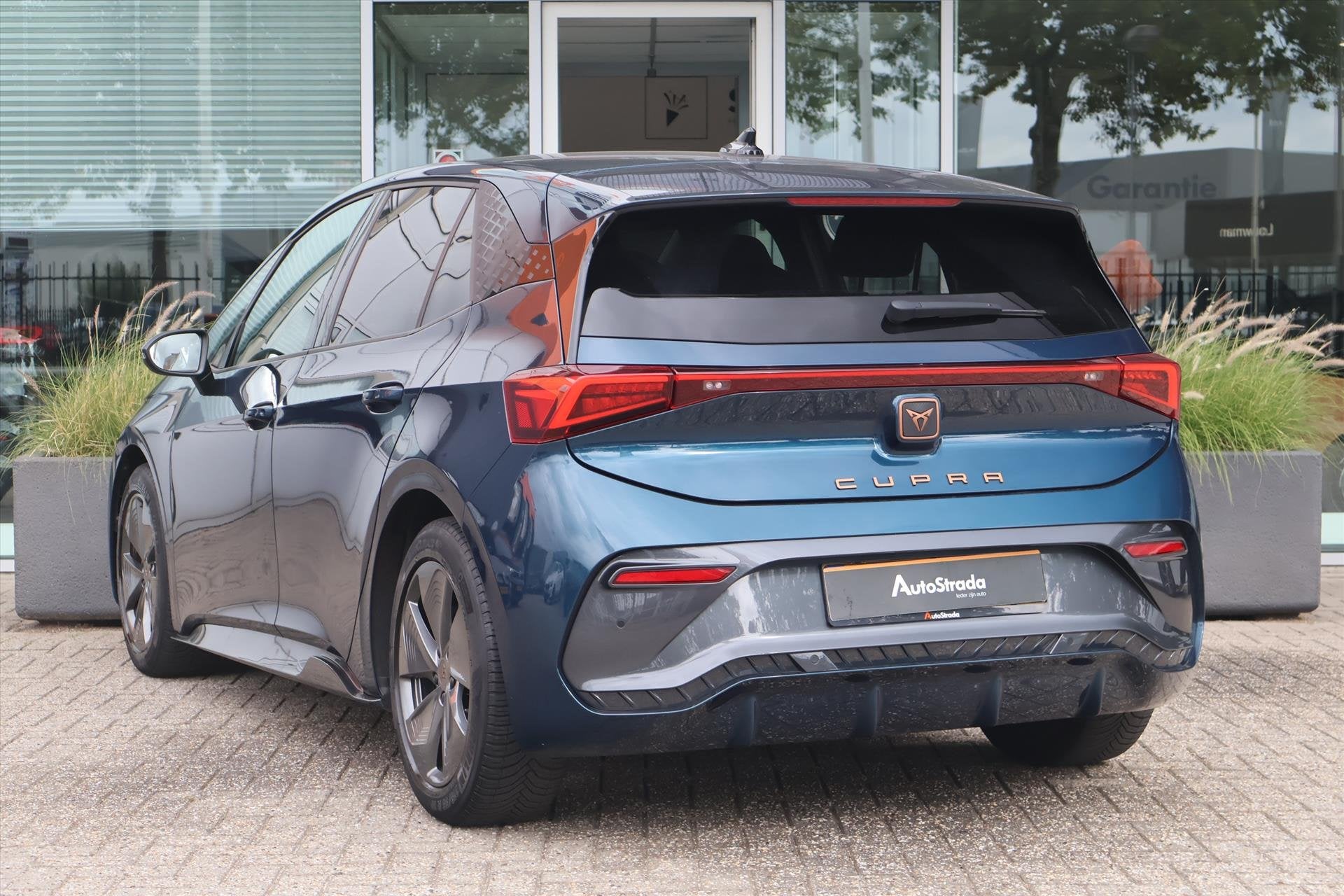 Cupra Born 62 kWh Essential 204pk SoH 92% | Climate | Stuurv, Auto's, Dealer onderhouden, Stof, Gebruikt, Met garantie (alle)
