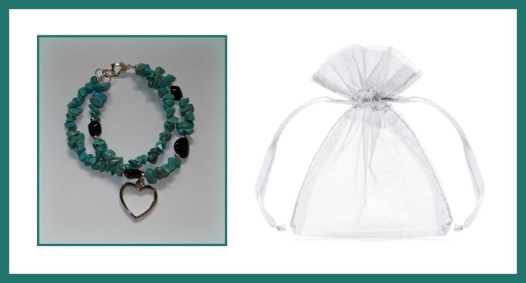 Handgemaakte armband groene natuursteentjes met hartjes, Overige materialen, Nieuw, Ophalen of Verzenden, Met bedels of kralen
