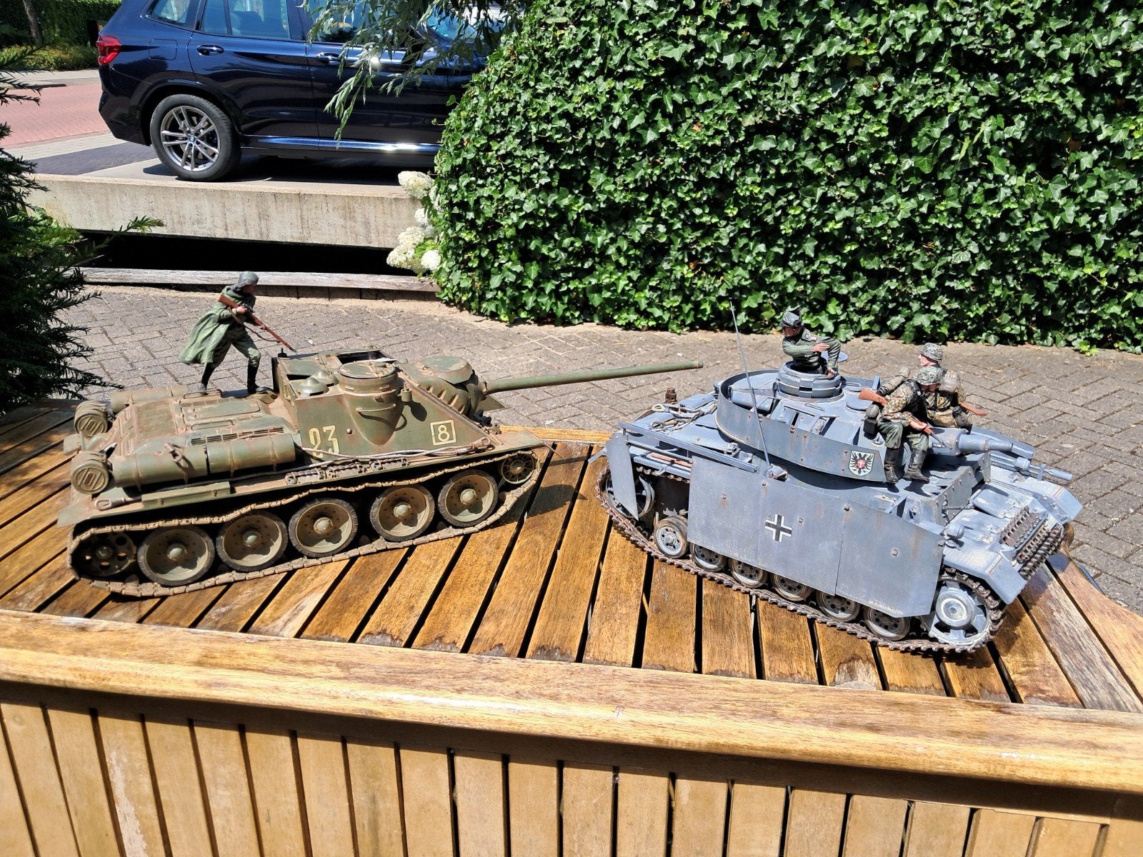 1/16 PANZER III EN SU-100 incl. militairen., Overige merken, Tank, Groter dan 1:32, Nieuw