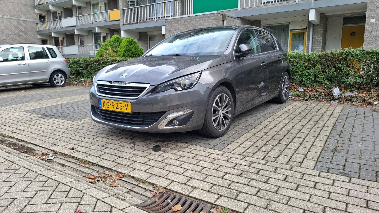 Peugeot 308 AUT 2016 Grijs "Turbo Issue", 1199 cc, 49 €/maand, Origineel Nederlands, 1200 kg