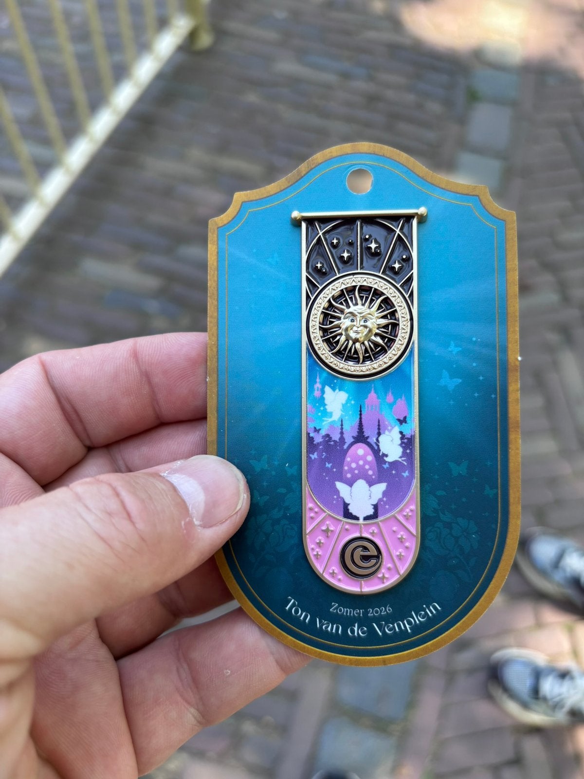 Efteling pin - ton van de venplein (RUILEN), Verzamelen, Efteling, Ophalen, Zo goed als nieuw, Button of Speldje