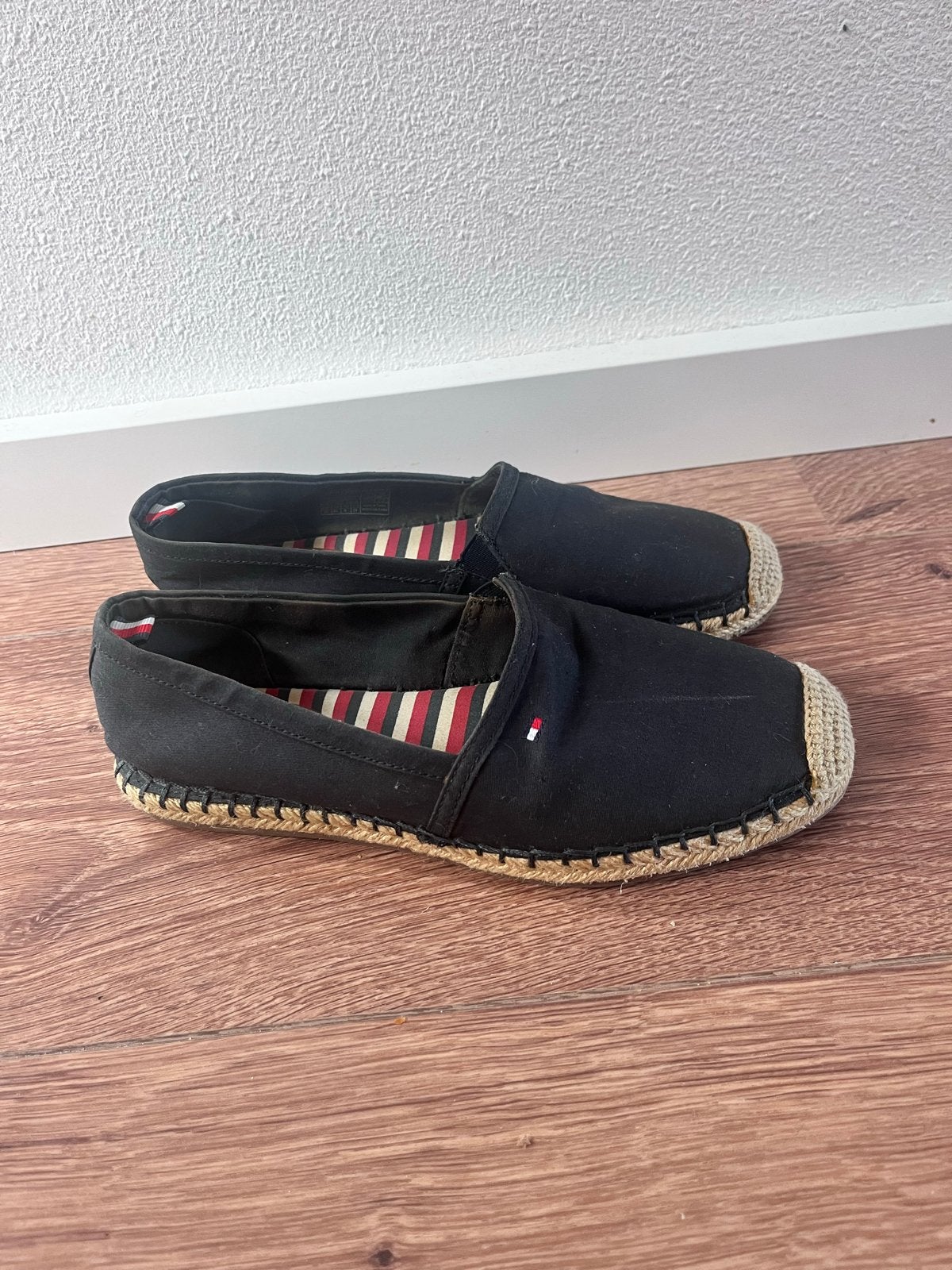 Tommy Hilfiger Espadrilles Maat 36, Ophalen of Verzenden, Zo goed als nieuw, Zwart, Espadrilles of Moccasins
