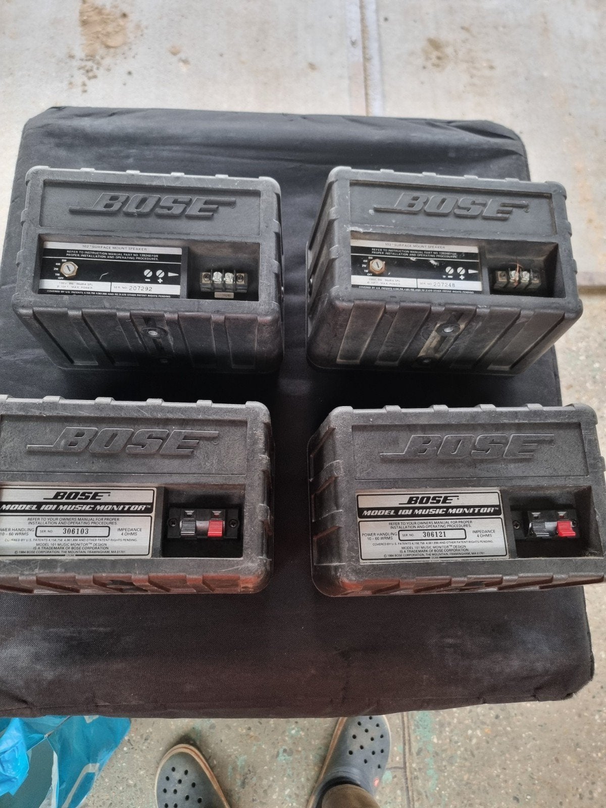 ≥ Bose Model 101 Music Monitor & 102 Surface Mount Speakers