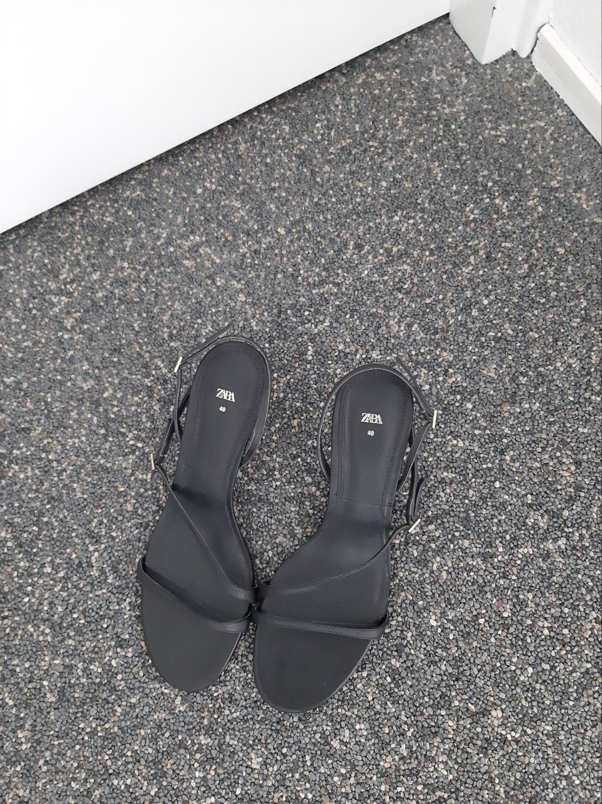 sandaaltjes zwart zara 40, Zo goed als nieuw, Zara, Zwart, Sandalen of Muiltjes