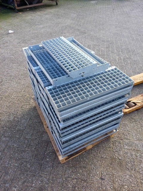Traptreden, Ophalen of Verzenden, Gebruikt, Minder dan 2 meter