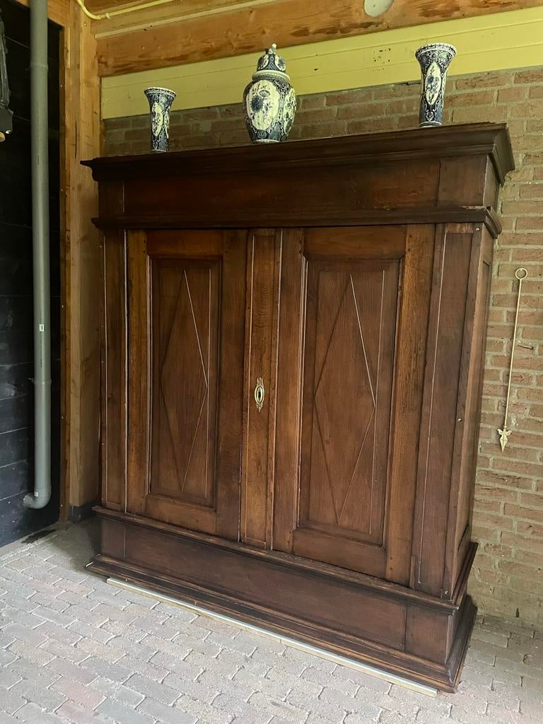 Antieke Duitse Pastoorskast - Robuuste Eikenhouten Kast, Ophalen of Verzenden, Zo goed als nieuw