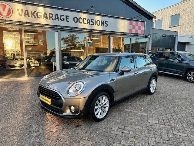 MINI Clubman 1.5 One Chili (bj 2019, automaat), 3 cilinders, 1100 kg, Zilver of Grijs, 1320 kg