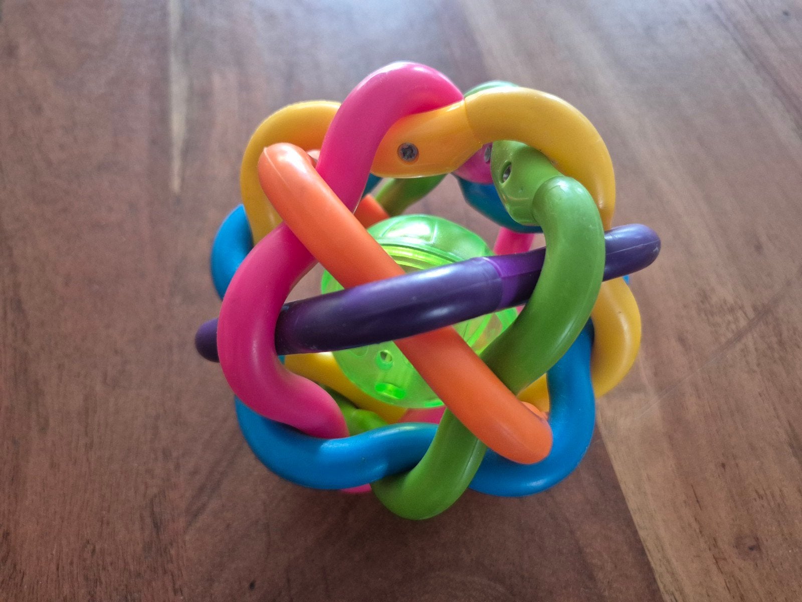 Manhattan Toy Winkel Rammelaar - Kleurrijk en Stimulerend, Ophalen of Verzenden, Zo goed als nieuw, Rammelaar