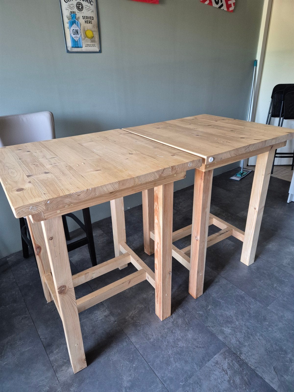 2 x houten vierkante bar tafel, sta tafel, praattafel, Ophalen, Gebruikt