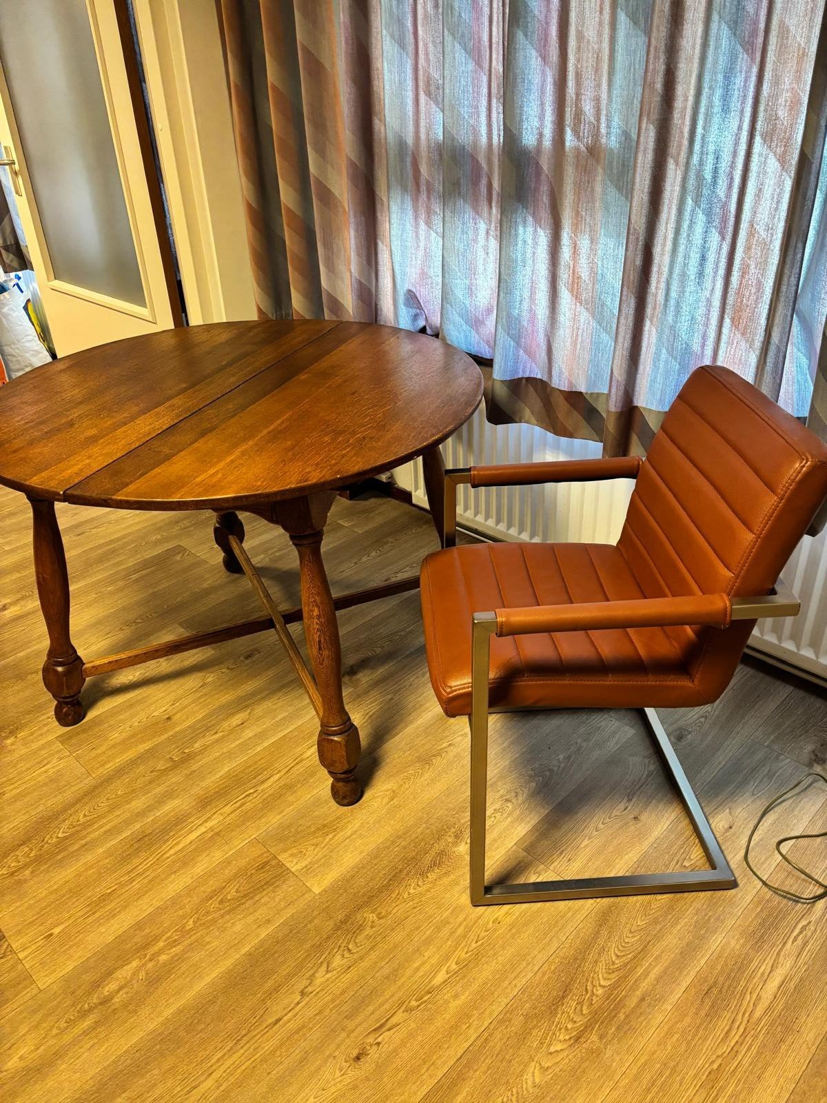 Antieke eikenhouten ovale tafel, Huis en Inrichting, Tafels | Eettafels, Gebruikt, 100 tot 150 cm, Klassiek, Antiek, Eikenhout