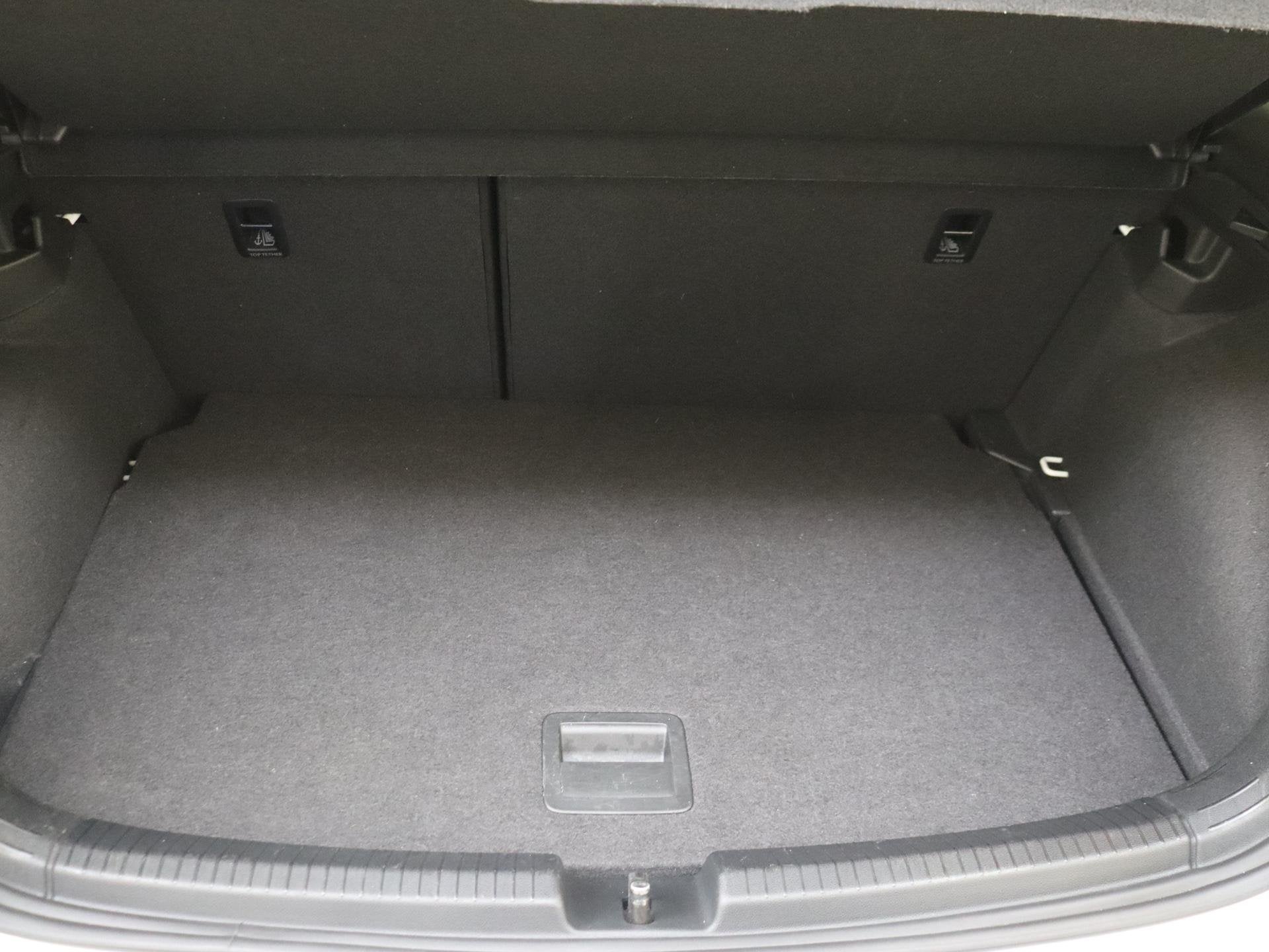 Foto 26 van Volkswagen Polo 1.0 TSI Life | Achteruitrijcamera | Adaptiev