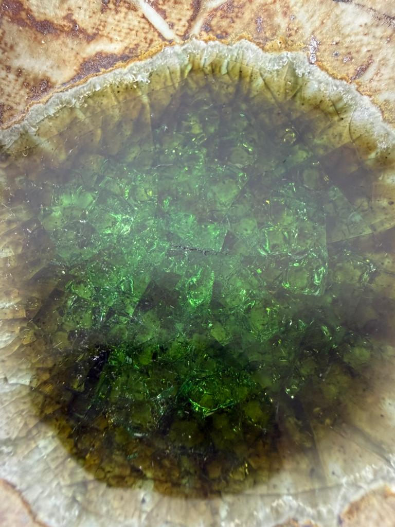 Twee oude schaaltjes Chinees met gesmolten glas groen, Ophalen of Verzenden