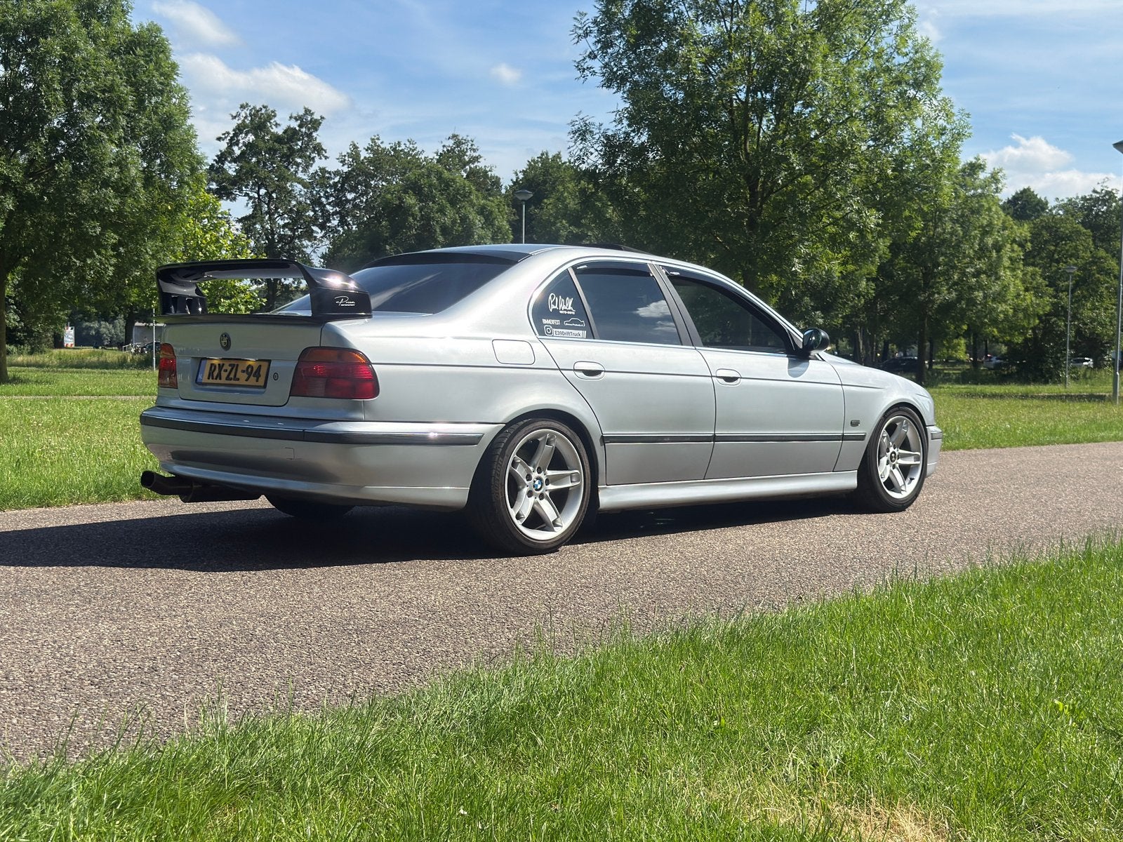 BMW 5-Serie 2.5 I 523i AUT 1997 Grijs, Auto's, BMW, Automaat, Achterwielaandrijving, Zwart, 2494 cc
