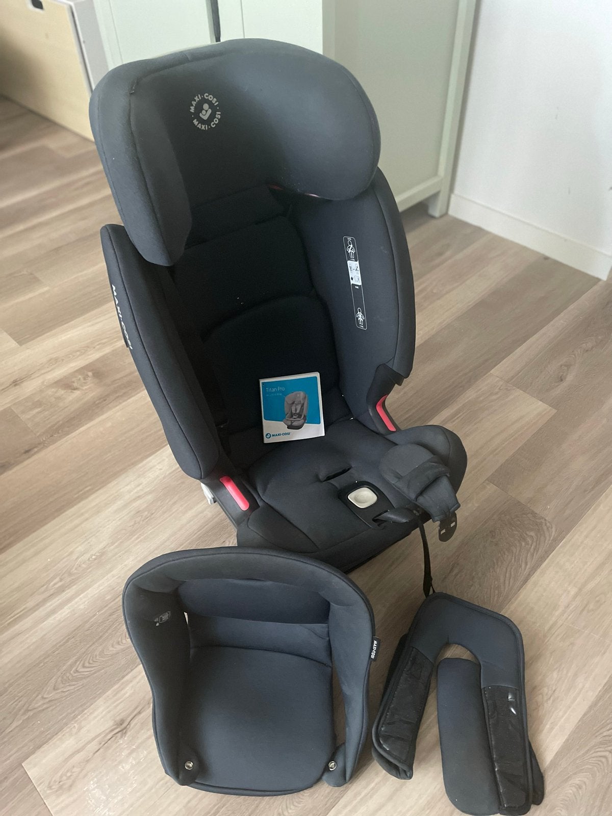 Maxi Cosi Titan Pro autostoel (groep 1/2/3) met Isofix, Ophalen, Autogordel of Isofix, Zo goed als nieuw, 9 t/m 36 kg