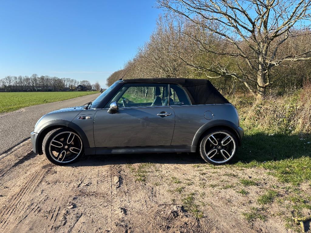 Mini 1.6 16V Cooper S Cabrio AUT 2005 Grijs, Auto's, 4 cilinders, Cabriolet, 4 stoelen, Grijs