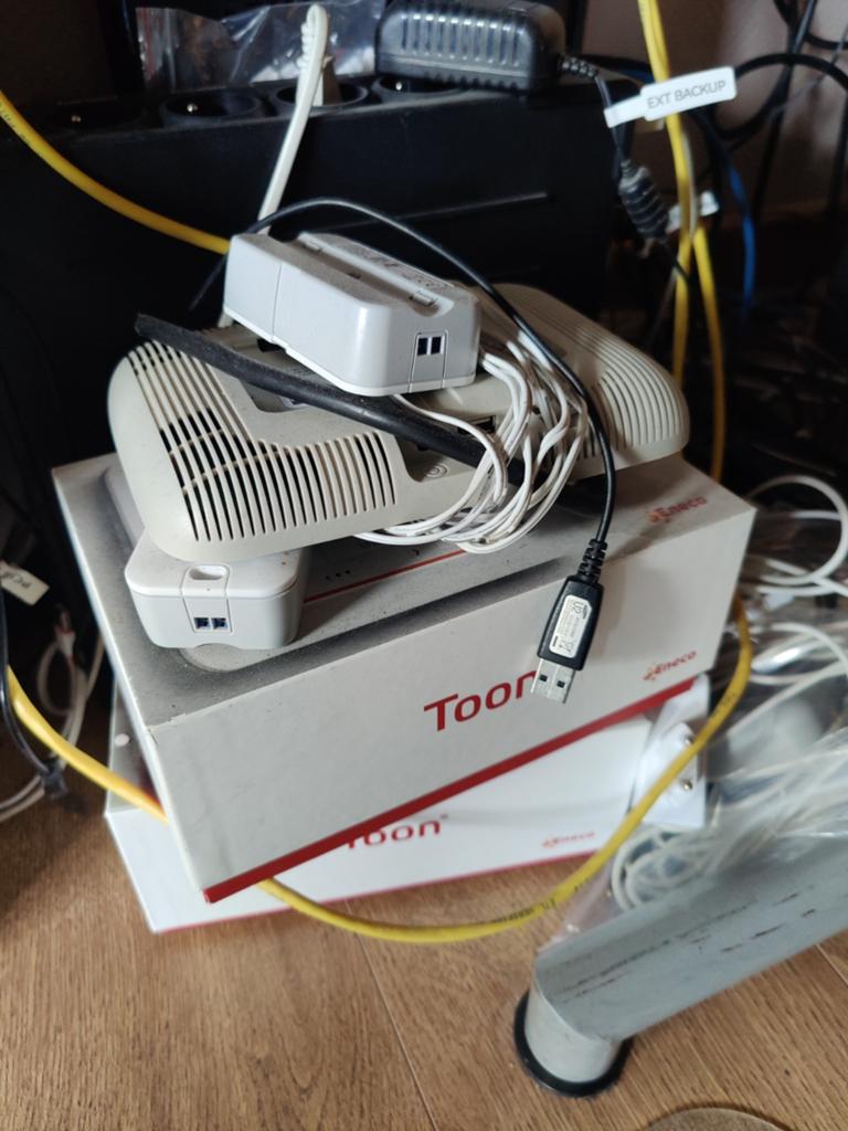 Toon 1 en 2 van eneco geroot, Doe-het-zelf en Verbouw, Verwarming en Radiatoren, Ophalen of Verzenden, Minder dan 60 cm, Overige typen