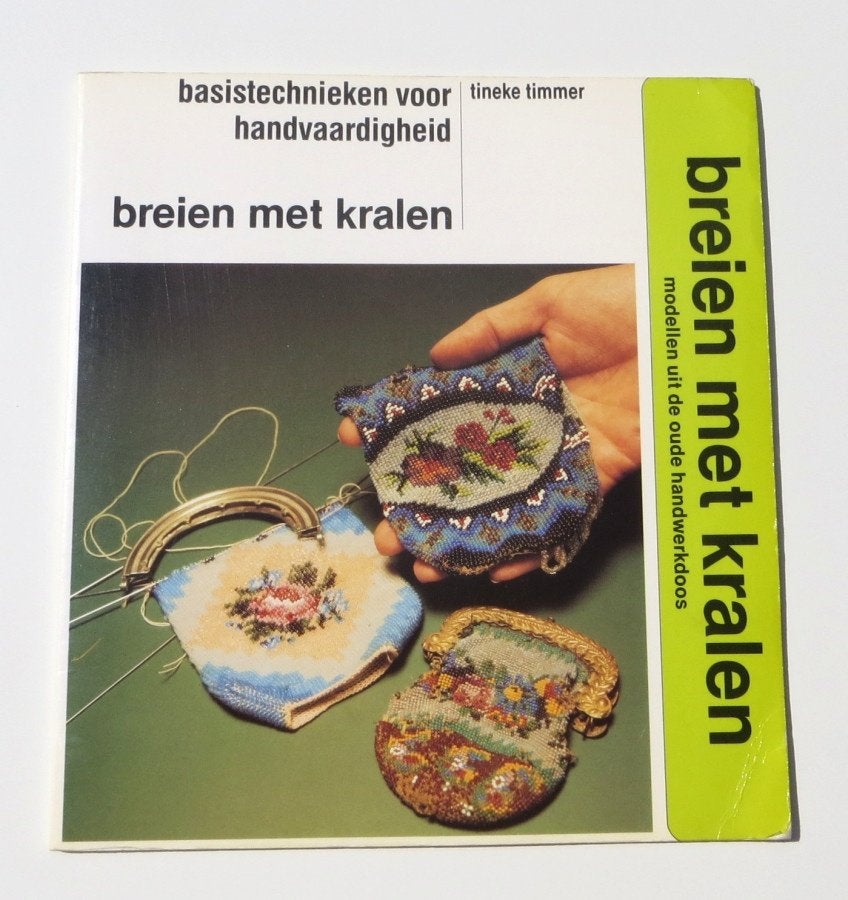 Breiboek M3340: Tineke Timmer - Breien met kralen, Zo goed als nieuw, Tineke Timmer, Sieraden maken, Ophalen of Verzenden