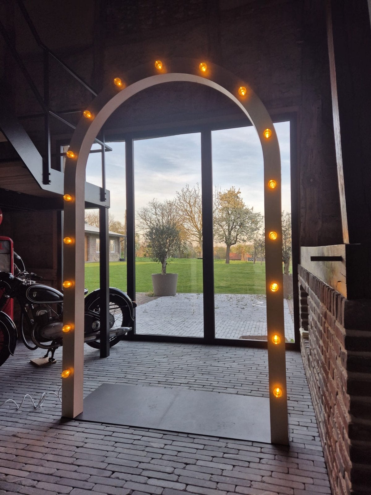 Gouden Boog met Verlichting - Perfect voor Evenementen, Ophalen, Hout, Zo goed als nieuw, Goud