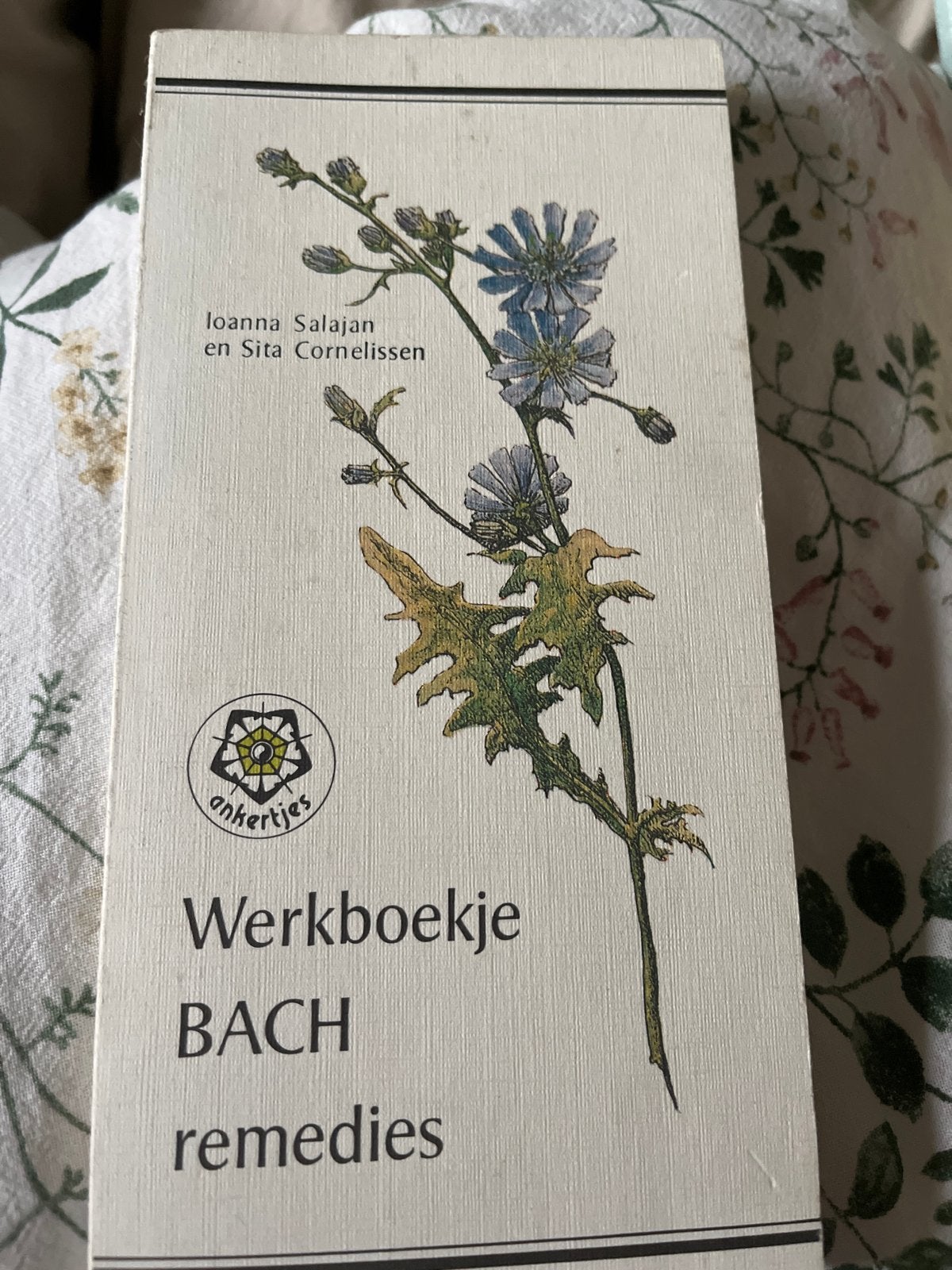 Werkboekje BACH remedies - Ioanna Salajan & Sita Cornelissen, Ophalen of Verzenden, Gelezen, Kruiden en Alternatief
