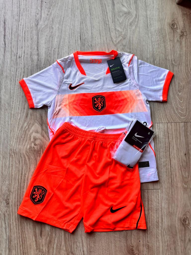 Nieuw Nederlands elftal uit 128 shirt,broek en gratis sok, Maat XS of kleiner, Ophalen of Verzenden, Nieuw, Shirt