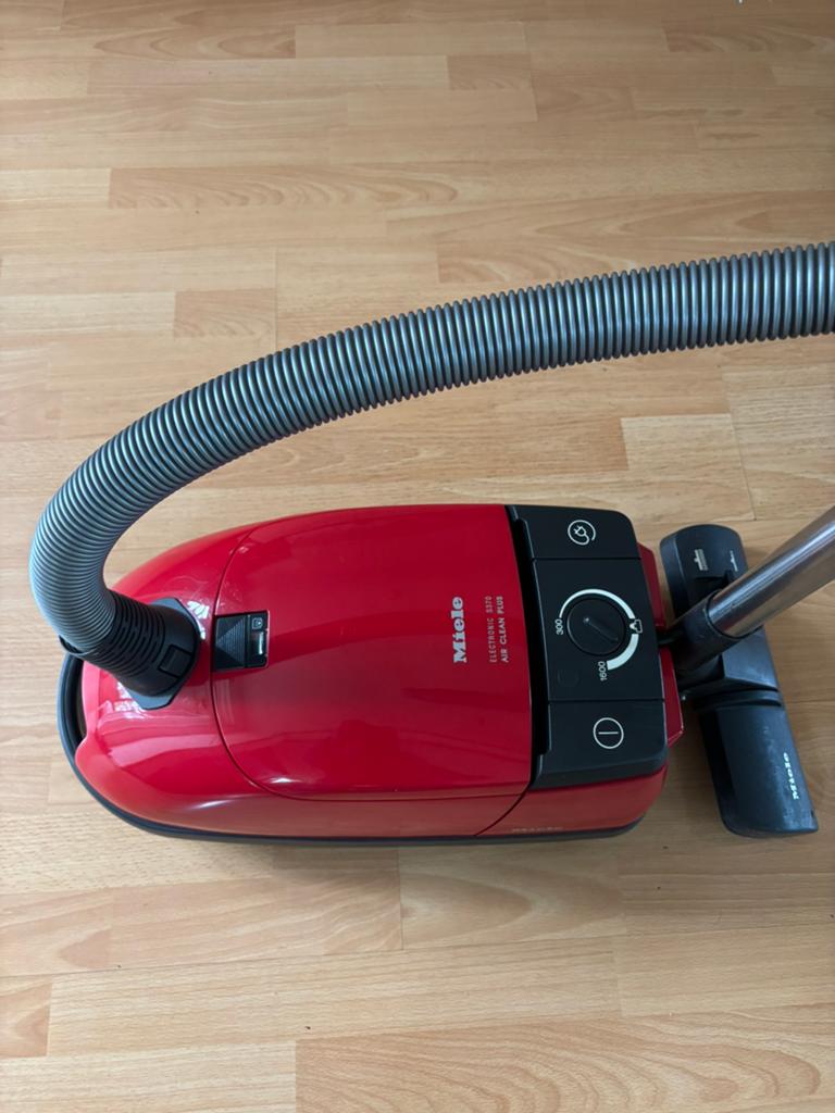 Stofzuiger Miele, Stofzak, Ophalen of Verzenden, Zo goed als nieuw, Miele