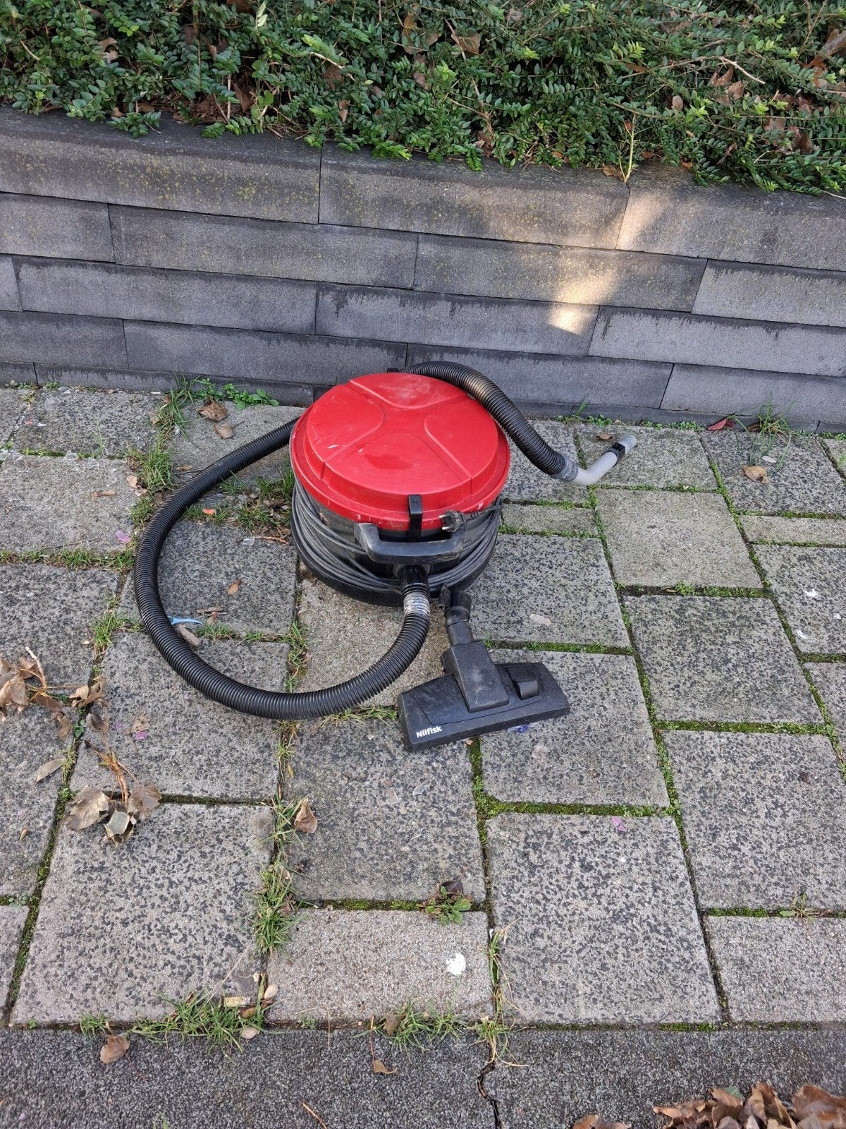Nilfisk stofzuiger - Incompleet 2 stuks, Ophalen of Verzenden, Industriële stofzuiger, Overige merken