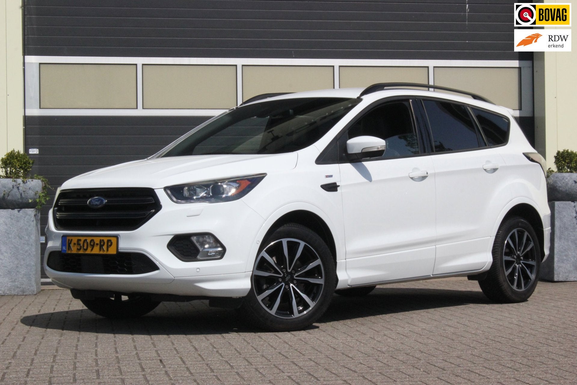 Ford Kuga 1.5 Titanium ST-Line Styling Pack | Trekhaak |, Auto's, Ford, 4 cilinders, Wit, Automatische klimaatregeling, Bedrijf