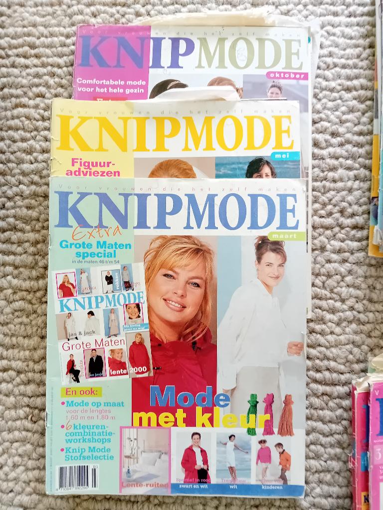 Knipmode 31 st. uit jaren 2000 t/m 2006, Vrouw, Ophalen of Verzenden, Knipmode, Overige typen