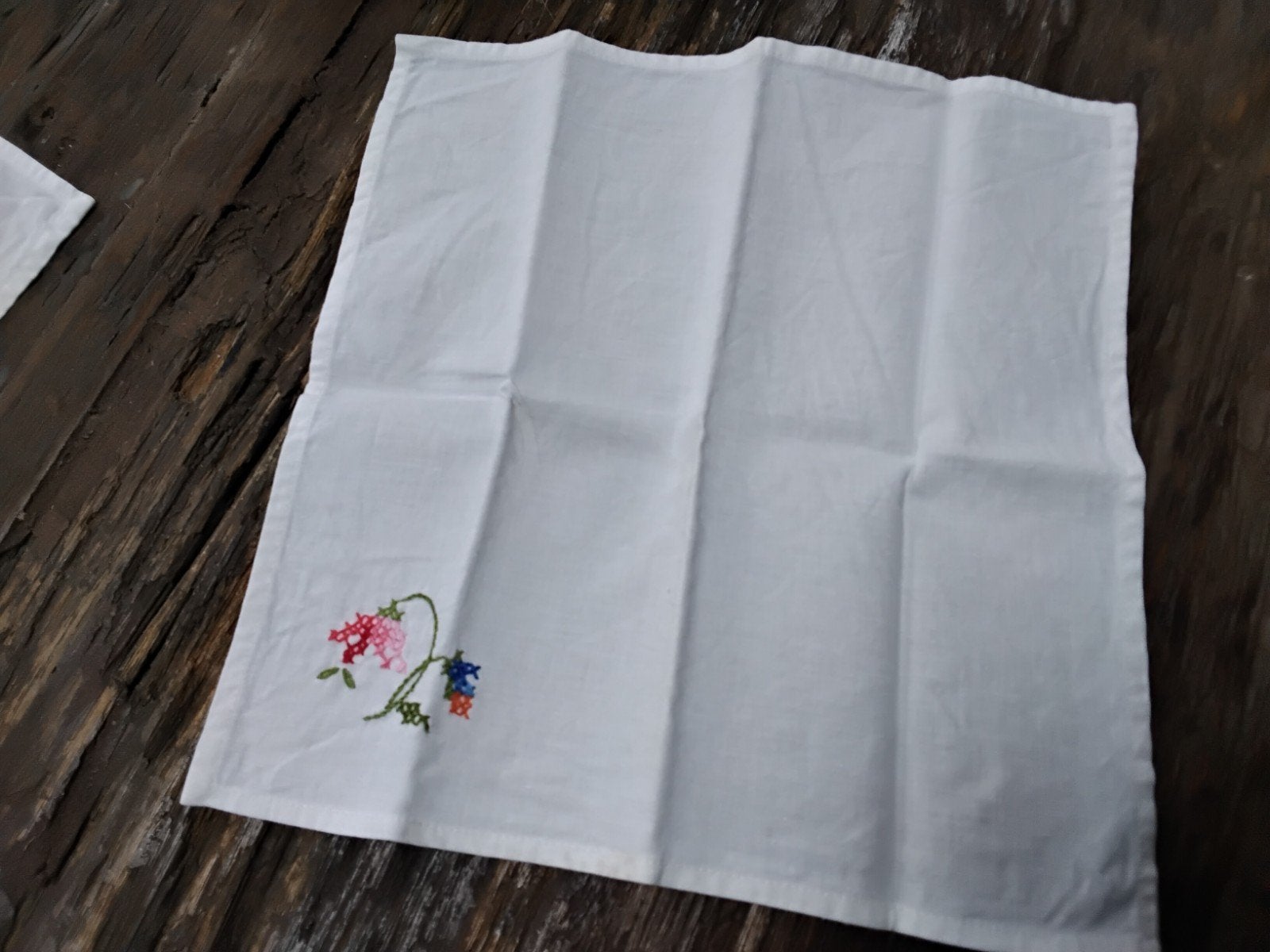 Set van 6 witte servetten/zakdoekjes met geborduurde bloemen, Ophalen of Verzenden