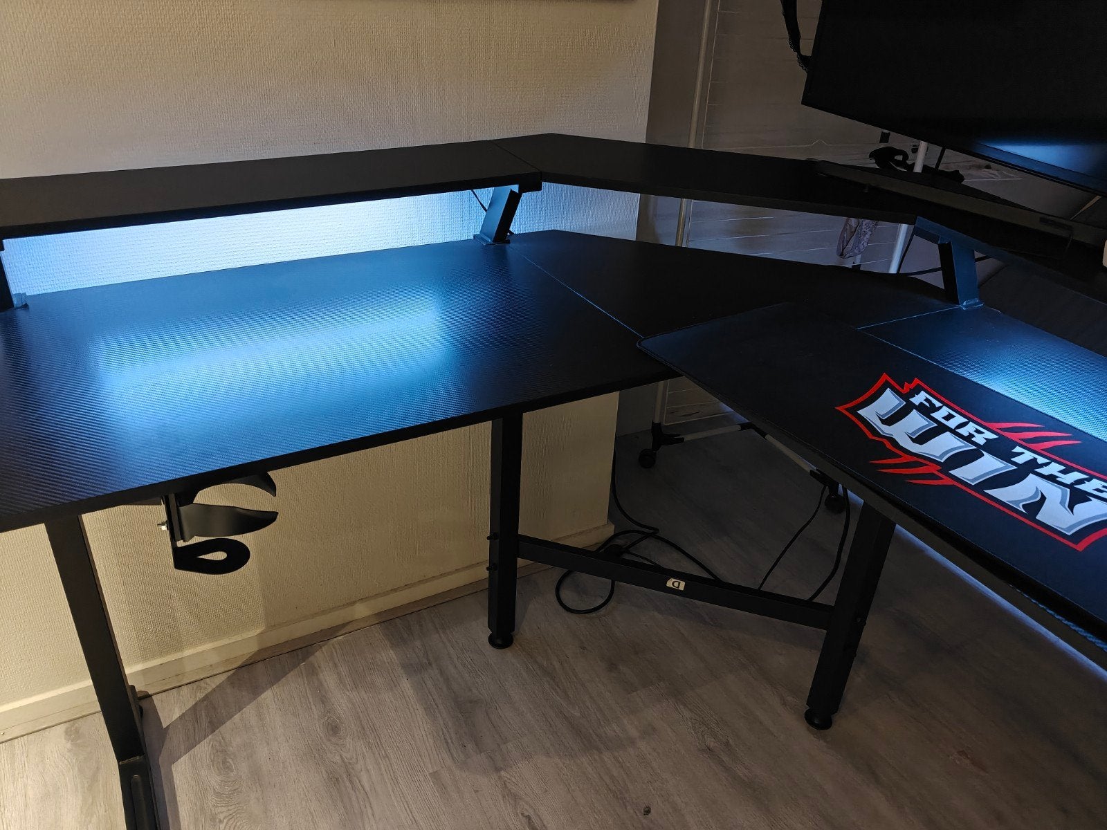 Zwart gamer Hoekbureau met Monitorstandaard en Bekerhouder, Huis en Inrichting, Zwart, Metaal, Hoekbureau, Ophalen of Verzenden