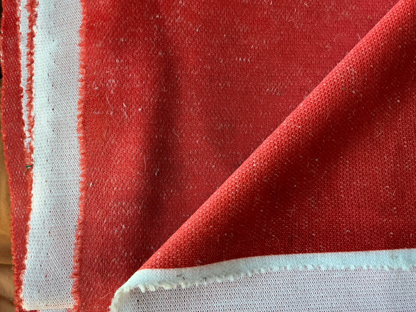 Stof steenrood lap is 4 meter bij 1 meter 50, Overige materialen, 120 cm of meer, Ophalen of Verzenden, Rood
